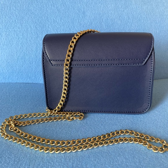 BCBG Milly Crossbody Bag - Picture 3 of 6